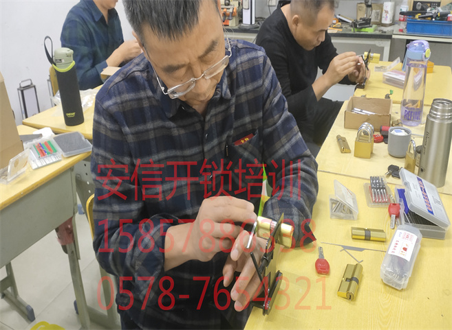 一秒钟开锁方法要学多久